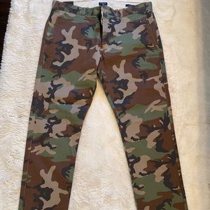 Jcrew camo flex slim pants. 32x30. New with tags.